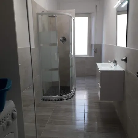 Alba Mozzafiato アパート ラヌゼーイ